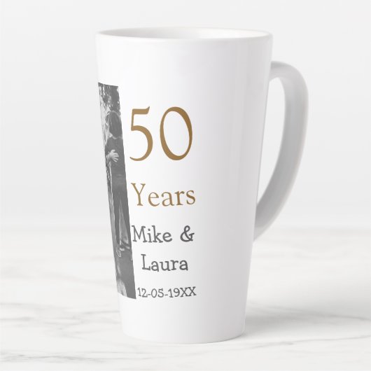Happy 50th Anniversary Voeg paar naam datum bruilo Latte Mok (Rechterhoek)