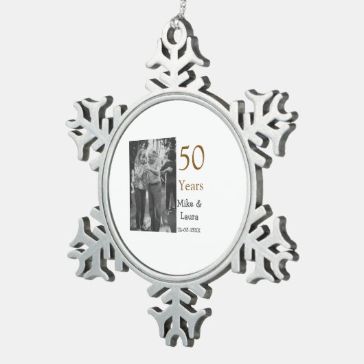 Happy 50th Anniversary Voeg paar naam datum bruilo Tin Sneeuwvlok Ornament (Rechts)