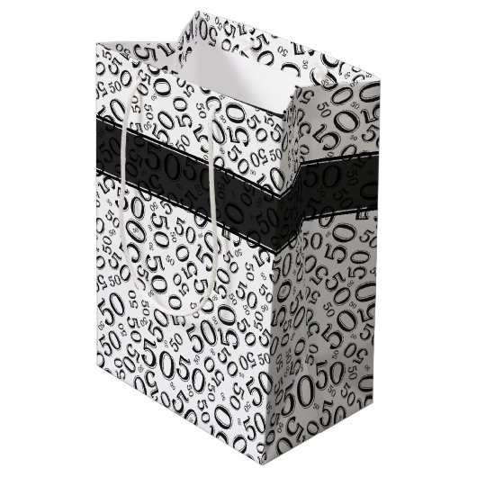 Happy 50th Birthday Number Pattern Black/White Medium Cadeauzakje (Achterkant Gekanteld)
