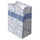 Happy 50th Birthday Number Pattern Blue/White Medium Cadeauzakje (Achterkant Gekanteld)