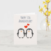 Happy 5th Jubileum - Cute Penguin Couple Kaart (Gele Bloem)