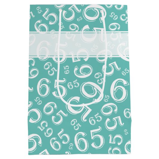 Happy 65th Birthday Number Pattern Blauwgroen en w Medium Cadeauzakje (Achterkant)