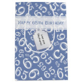 Happy 65th Birthday Number Pattern Blue and White Medium Cadeauzakje (Voorkant)