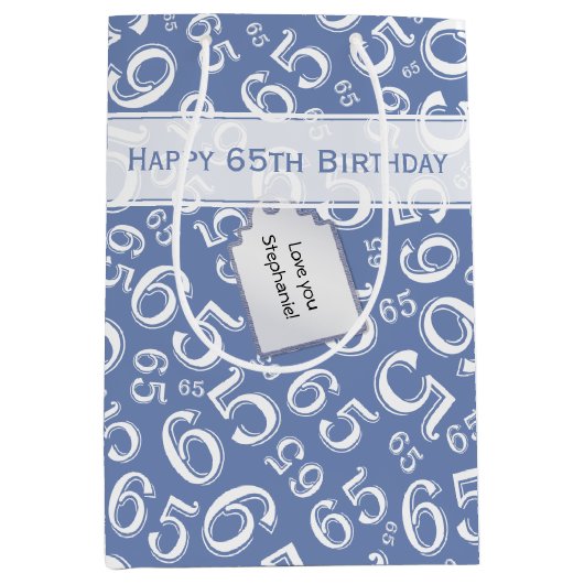 Happy 65th Birthday Number Pattern Blue and White Medium Cadeauzakje (Voorkant)