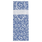 Happy 65th Birthday Number Pattern Blue and White Wijn Cadeautas (Achterkant)