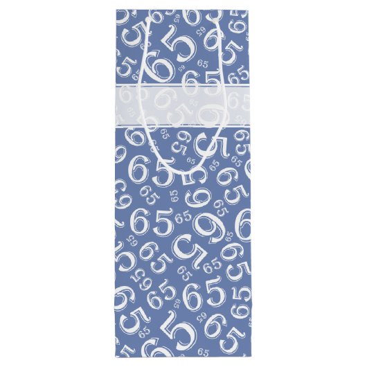 Happy 65th Birthday Number Pattern Blue and White Wijn Cadeautas (Achterkant)