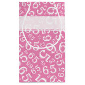 Happy 65th Birthday Number Pattern Pink and White Klein Cadeauzakje (Achterkant)