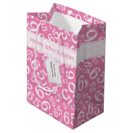 Happy 65th Birthday Number Pattern Pink and White Medium Cadeauzakje (Voorkant Gekanteld)