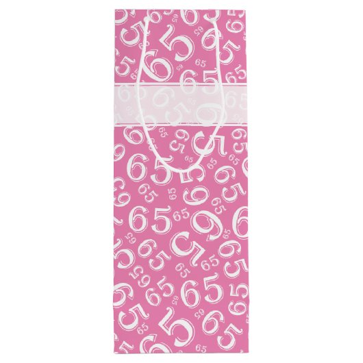 Happy 65th Birthday Number Pattern Pink and White Wijn Cadeautas (Achterkant)