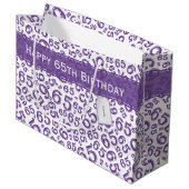 Happy 65th Birthday Party Number Pattern Paars Groot Cadeauzakje (Voorkant Gekanteld)