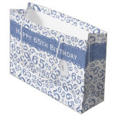 Happy 65th Birthday Party Pattern Blue and White Groot Cadeauzakje (Voorkant Gekanteld)
