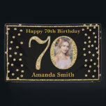 Happy 70th Birthday Banner Black en Gold Photo<br><div class="desc">Happy 70th Birthday Banner Black en Gold Glitter Confetti met aangepaste foto. Afdrukbaar digitaal. Voor verdere aanpassing,  te klikken gelieve de knoop "van de Aanpassing het"en ons ontwerphulpmiddel te gebruiken om deze sjabloon te wijzigen.</div>