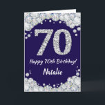 Happy 70th Birthday Navy Blue en Silver Glitter Kaart<br><div class="desc">Fijne 70e verjaardag Navy Blue en Silver Glitter Card met persoonlijke naam. Voor verdere aanpassing,  te klikken gelieve de knoop "van de Aanpassing het"en ons ontwerphulpmiddel te gebruiken om deze sjabloon te wijzigen.</div>