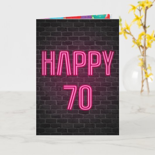 Happy 70th Birthday Neon Sign on brick Kaart (Gele Bloem)