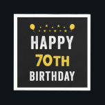 Happy 70th Birthday Septuagenarian Celebration Servet<br><div class="desc">Geef het toe. Zonder deze persoon zou het leven niet hetzelfde zijn. 70 jaar? Lekker voor hen! Deze legendarische koning of koningin verdient speciale felicitaties. Wat een prestatie. Haal vandaag dit geweldige zwarte, witte en gele ontwerp om de verjaardag te vieren van een moeder, vader, tante, oom, oma of opa...</div>