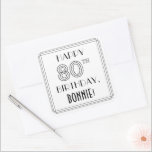 HAPPY 80th BIRTHDAY, Art Deco Style, Custom Name Vierkante Sticker<br><div class="desc">Dit elegante tijdperk 1920s-1930s inspireerde kunstdeco op verjaardagsbasis vierkant sticker ontwerp kenmerkt het bericht "HAPPY 80TH BIRTHDAY", plus een bewerkbare ontvankelijke naam. Het getal "80TH" heeft een fancy, geometrische vormgeving en er is ook een geordende rand rond het verjaardagsbericht. Stijlvolle verjaardagsthema's zoals deze stickers kunnen worden verspreid of gebruikt op...</div>