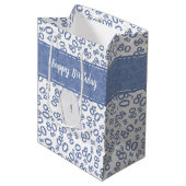 Happy 80th Birthday Blue and White Number Pattern Medium Cadeauzakje (Voorkant Gekanteld)