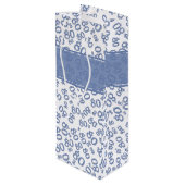 Happy 80th Birthday Blue and White Number Pattern Wijn Cadeautas (Achterkant Gekanteld)
