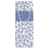 Happy 80th Birthday Blue and White Number Pattern Wijn Cadeautas (Achterkant)