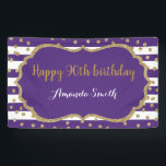 Happy 90th Birthday Banner Paars en Gold Glitter<br><div class="desc">Fijne 90ste verjaardag banner voor vrouwen of man. Paarse en goudfeestdag. Glitter Confetti. Zwarte en witte strepen. Afdrukbaar digitaal. Voor verdere aanpassing,  te klikken gelieve de knoop "van de Aanpassing het"en ons ontwerphulpmiddel te gebruiken om deze sjabloon te wijzigen.</div>