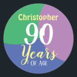 Happy 90th Birthday Classic Round Sticker<br><div class="desc">Geboden stickers. Viel een verjaardag met een gepersonaliseerde sticker die de naam van de ontvanger,  en aantal jaren toont. Sticker voor een 90-jarige.</div>