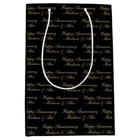 Happy Anniversary Script with Name Black Gold Medium Cadeauzakje (Voorkant)