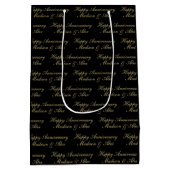 Happy Anniversary Script with Name Black Gold Medium Cadeauzakje (Achterkant)