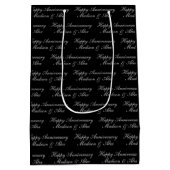 Happy Anniversary Script with Name Black Silver Medium Cadeauzakje (Achterkant)