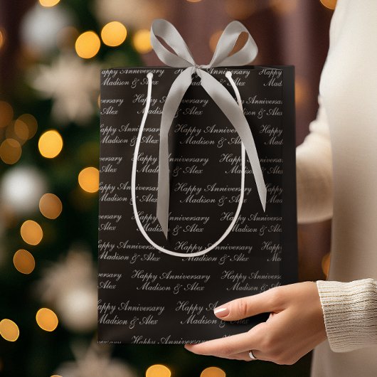 Happy Anniversary Script with Name Black Silver Medium Cadeauzakje