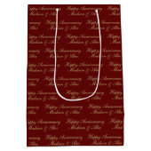 Happy Anniversary Script with Name Burgundy Gold Medium Cadeauzakje (Achterkant)