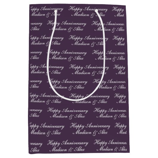 Happy Anniversary Script with Name Plum Medium Cadeauzakje (Voorkant)