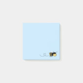 Happy Bee die ronddraait op blauw Post-it® Notes (Voorkant)