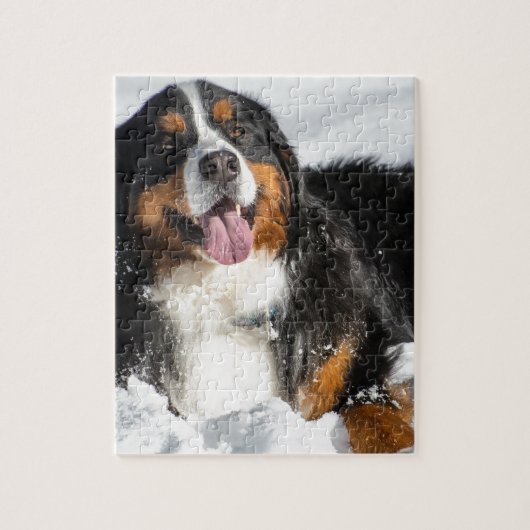Happy Bernese Mountain Dog in Winter Snow Legpuzzel (Verticaal)