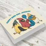 Happy Bird Day Cartoon Birds thema Verjaardag Kaart<br><div class="desc">Deze schattige verjaardagskaart is klaar om gepersonaliseerd te worden met je eigen aangepaste bericht aan de voorkant en aan de binnenkant. Het bevat afbeeldingen van drie vogelsoorten: een goudvink, een kardinaal en een blauwvogel met feestballonnen en een cartoon pet die het ideaal maken voor jonge vogelliefhebbers en vogelaars van alle...</div>