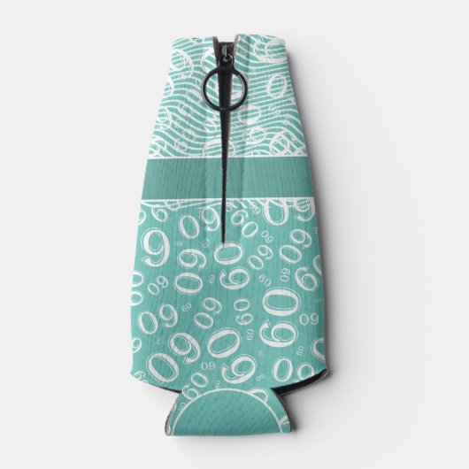 Happy Birthday 60th Number Pattern Blauwgroen en w Flesjeskoeler (Achterkant)