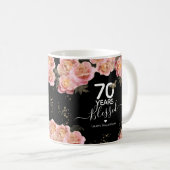Happy Birthday 70 jaar gebufferde roze Floral Koffiemok (Voorkant rechts)