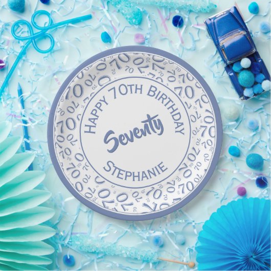 Happy Birthday 70th Blue/White Number Pattern Papieren Bordje (Feest)