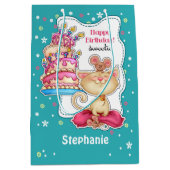 Happy Birthday. Aangepaste naam | Funny Kat and Mi Medium Cadeauzakje (Voorkant)