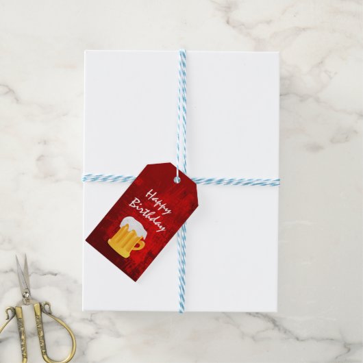 Happy Birthday Beer Mok op Rustic Red Abstract Cadeaulabel (Met Touw)