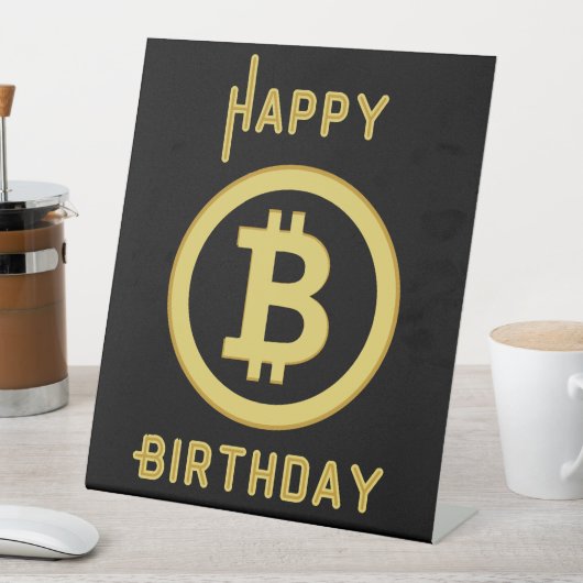 Happy Birthday Bitcoin Gold Pedestal Sign Reclamebord Met Voetstuk (Insitu)