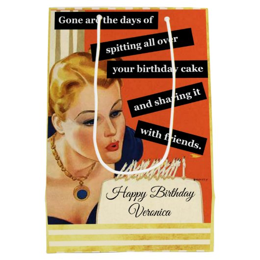 Happy Birthday Blowing Out Candles  Funny Medium Cadeauzakje (Achterkant)