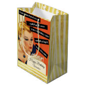 Happy Birthday Blowing Out Candles  Funny Medium Cadeauzakje (Achterkant Gekanteld)