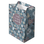 Happy Birthday Blue Roos Floral Pattern Stylish Medium Cadeauzakje (Achterkant Gekanteld)
