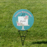 Happy Birthday Cake 21st Floral Modern Simple Sign Tuinbord<br><div class="desc">Viel een 21ste verjaardag met een verjaardagstaart voor het verjaardagsmeisje. Eenvoudig,   en modern voor weergave in uw tuin,  venster,  werkplek of feestje. De Cake is versierd met roze rozen. Geweldige verrassing voor iemand speciaal op zijn 21ste verjaardag!</div>