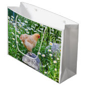 Happy Birthday Chicken with Daisies Groot Cadeauzakje (Voorkant Gekanteld)