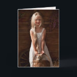 Happy Birthday Daughter Kaart<br><div class="desc">Klik op het vergrootglas om dit afbeelding vergroot te zien. Je zult beter in staat zijn om het glanzende blonde haar van dit mooie jonge meisje te waarderen, de kleine oranje streep door het voorhoofd van het lieve katje en de kleuren van de gedroogde bloemetjes die aan de schuurmuur hangen....</div>