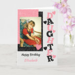 Happy Birthday Daughter roze en zwarte foto Kaart<br><div class="desc">Gelukkige dochter van Birthday.
Vervang de foto met uw en voeg een naam en een bericht toe.
Ontworpen in roze en zwart,  met liefdesharten.
We zijn zo trots om je onze dochter te noemen.</div>