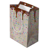 Happy Birthday Driving Chocolate Icing Medium Cadeauzakje (Achterkant Gekanteld)