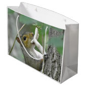 Happy Birthday Foraging Squirrel Groot Cadeauzakje (Achterkant Gekanteld)