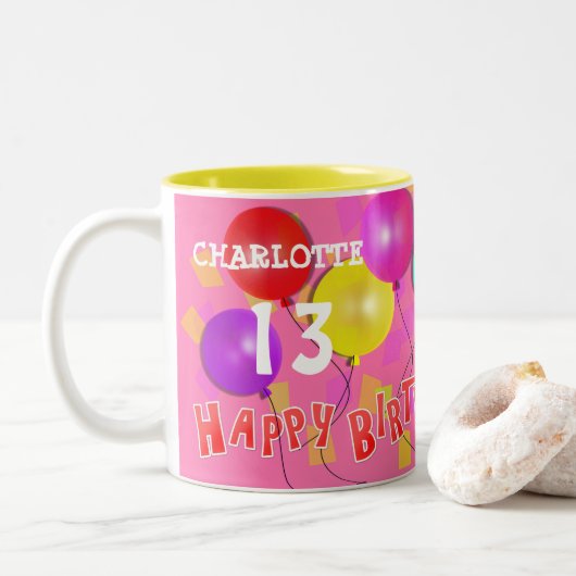 Happy Birthday Fun 13th Milestone Personalized Tw Tweekleurige Koffiemok (Met donut)